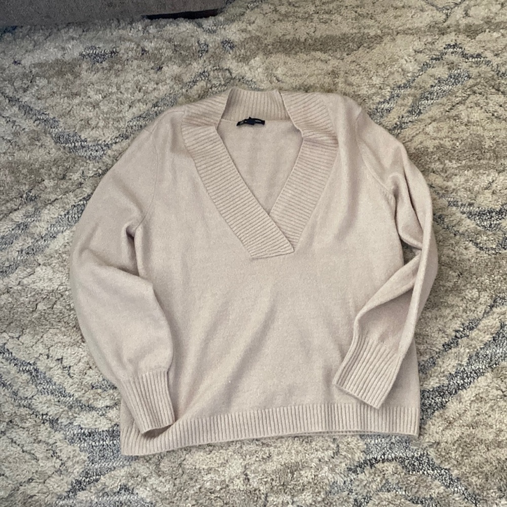 International concepts (brand at Macys), size large, v neck sweater